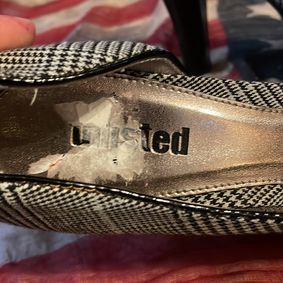 Unlisted shoes - Picture 4 of 9